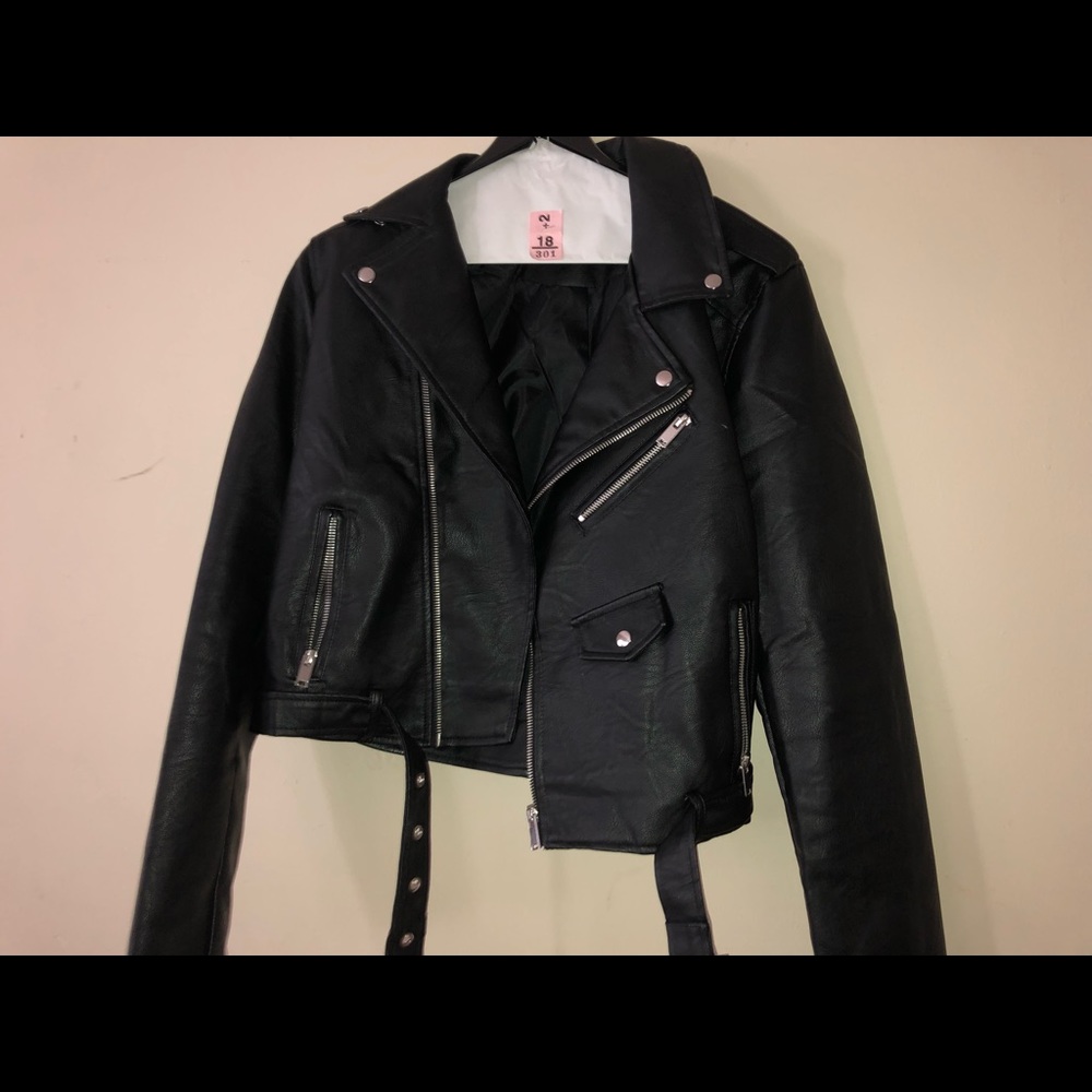 Leather Jacket (LAURASBOUTIQUE)
